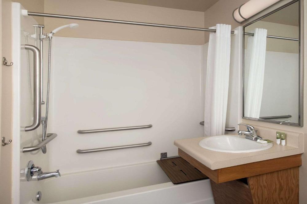 King Room - Accessible/Non-Smoking interior