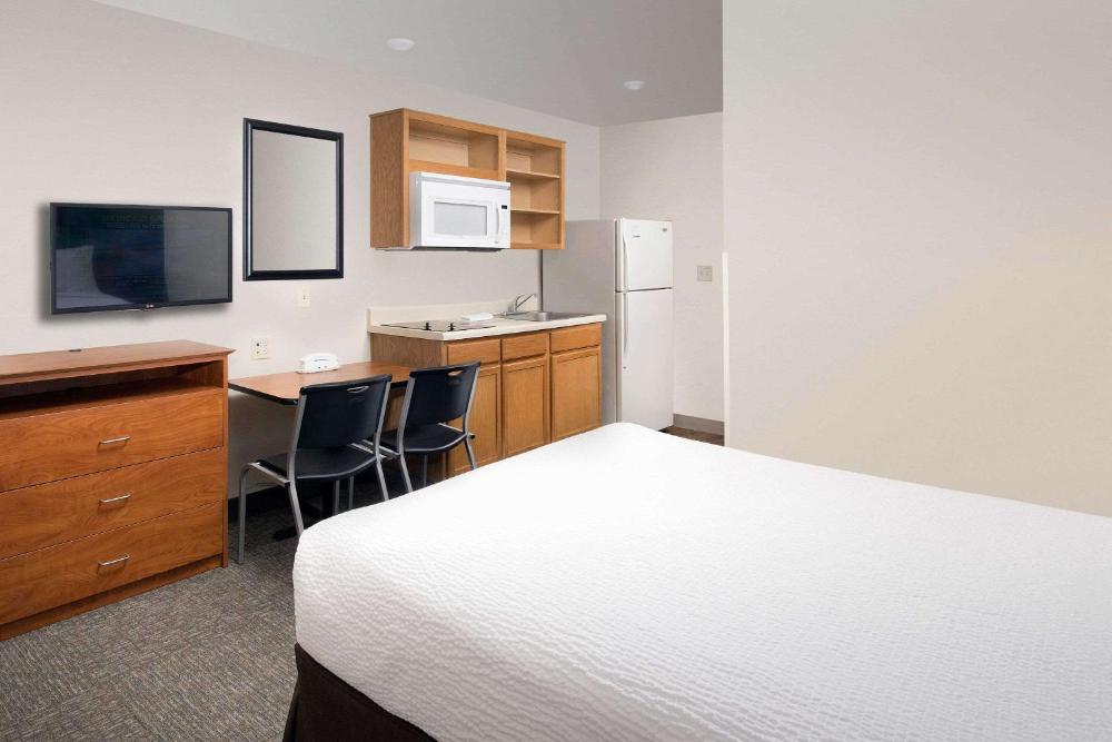 Standard Double Room with Roll-In Shower - Disability Access/Non-Smoking  interior